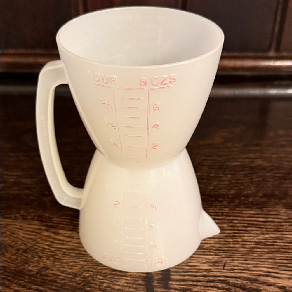 Tupperware Cream Dual-Sided Measuring Cup - Picture 3 of 3